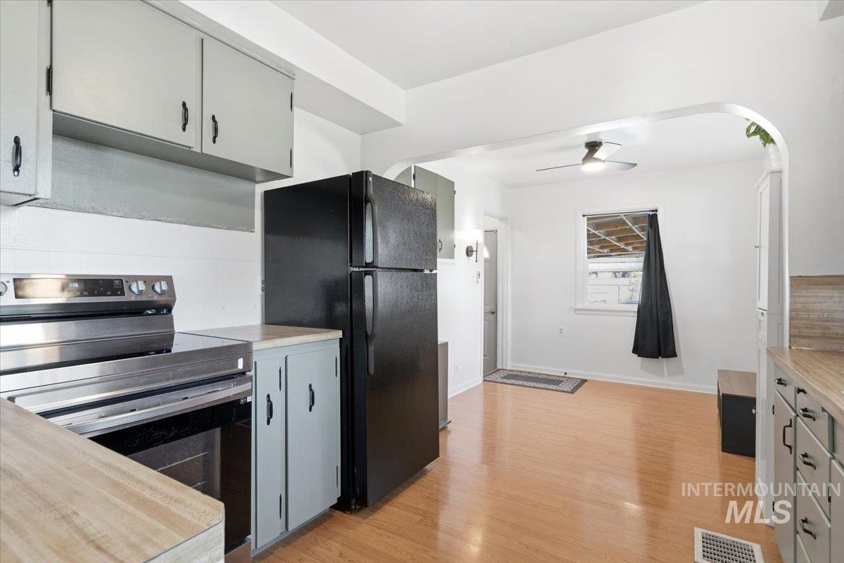 512 7th Street S, Nampa, Idaho 83651, 2 Bedrooms, 2 Bathrooms, Residential For Sale, Price $325,000, 98984105