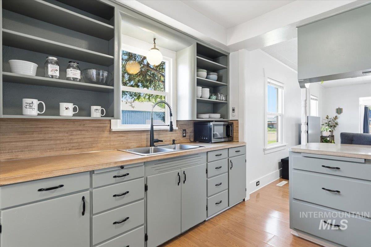 512 7th Street S, Nampa, Idaho 83651, 2 Bedrooms, 2 Bathrooms, Residential For Sale, Price $325,000, 98984105