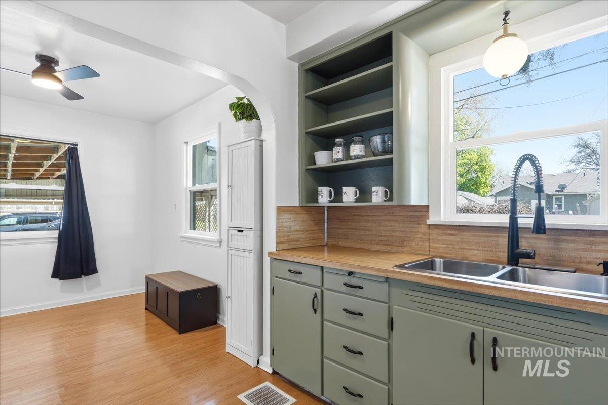 512 7th Street S, Nampa, Idaho 83651, 2 Bedrooms, 2 Bathrooms, Residential For Sale, Price $325,000, 98984105