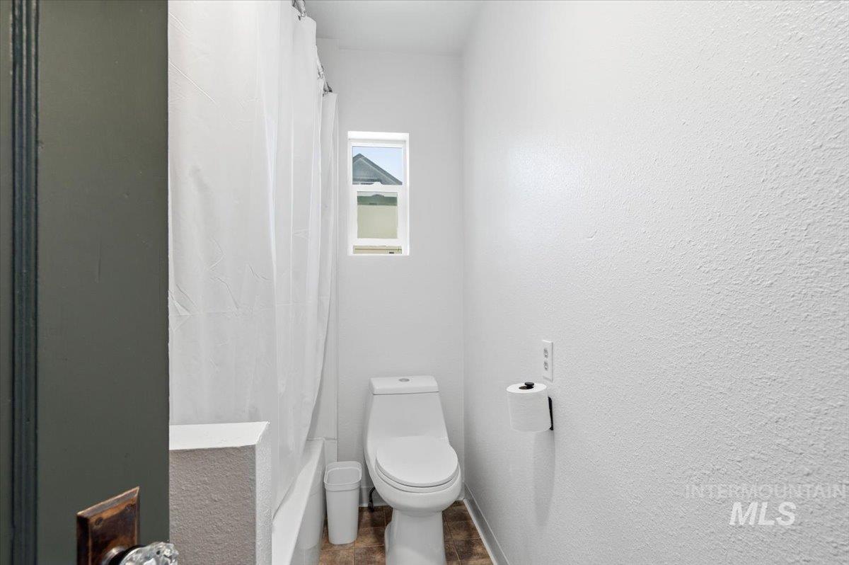 512 7th Street S, Nampa, Idaho 83651, 2 Bedrooms, 2 Bathrooms, Residential For Sale, Price $325,000, 98984105