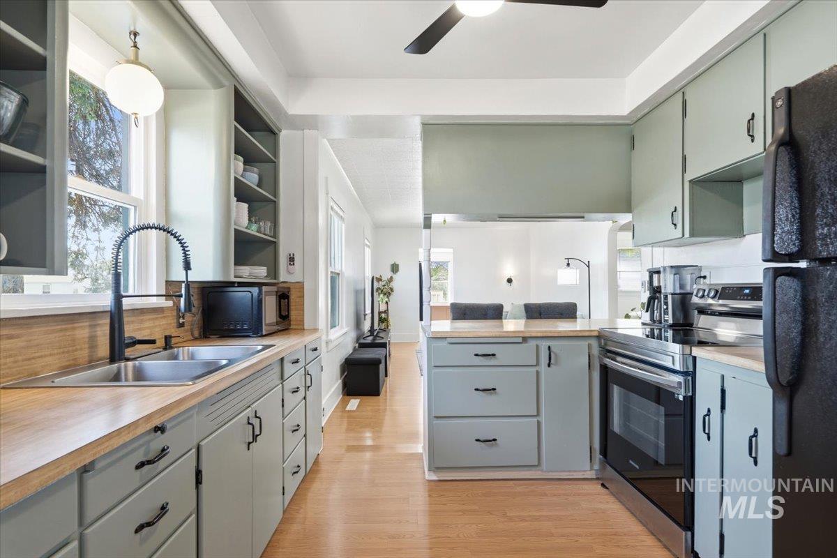 512 7th Street S, Nampa, Idaho 83651, 2 Bedrooms, 2 Bathrooms, Residential For Sale, Price $325,000, 98984105