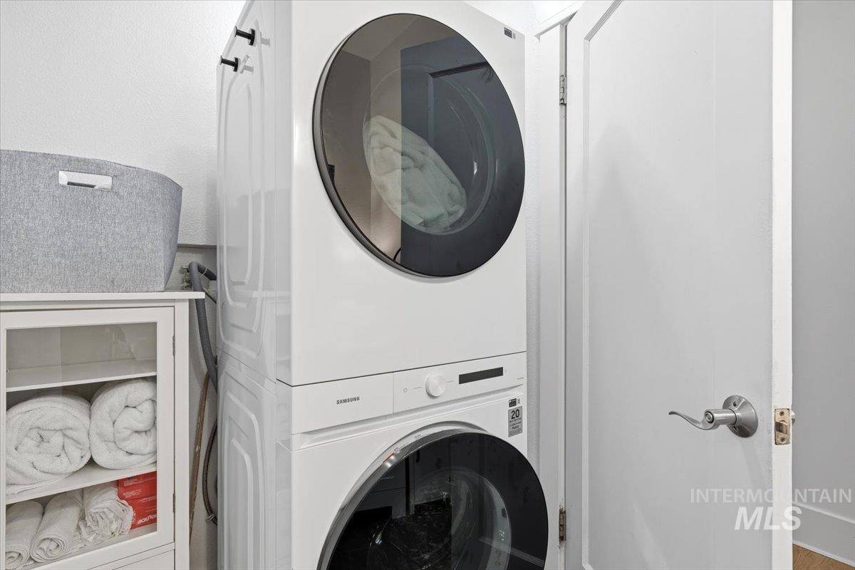 512 7th Street S, Nampa, Idaho 83651, 2 Bedrooms, 2 Bathrooms, Residential For Sale, Price $325,000, 98984105