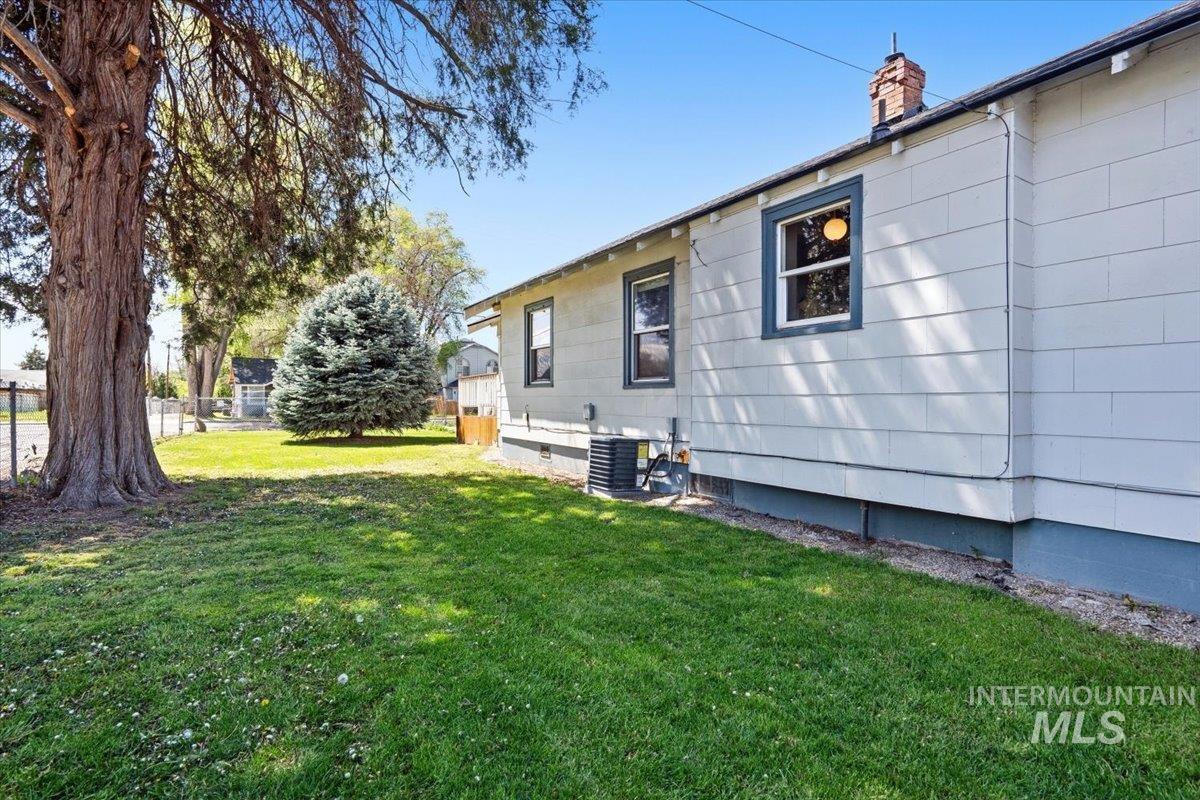 512 7th Street S, Nampa, Idaho 83651, 2 Bedrooms, 2 Bathrooms, Residential For Sale, Price $325,000, 98984105