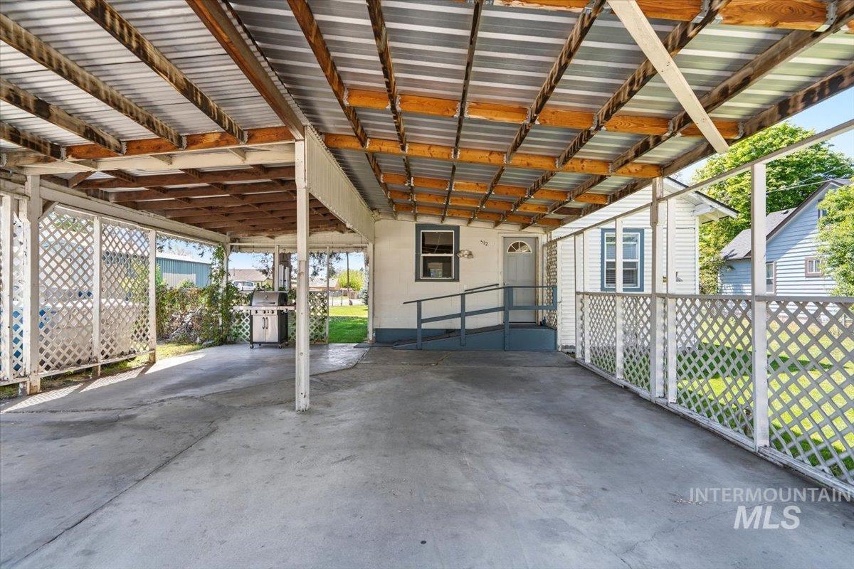 512 7th Street S, Nampa, Idaho 83651, 2 Bedrooms, 2 Bathrooms, Residential For Sale, Price $325,000, 98984105