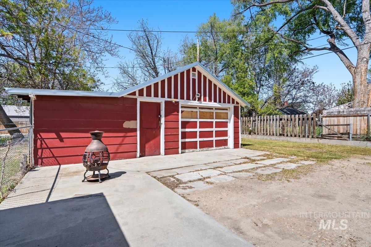 512 7th Street S, Nampa, Idaho 83651, 2 Bedrooms, 2 Bathrooms, Residential For Sale, Price $325,000, 98984105