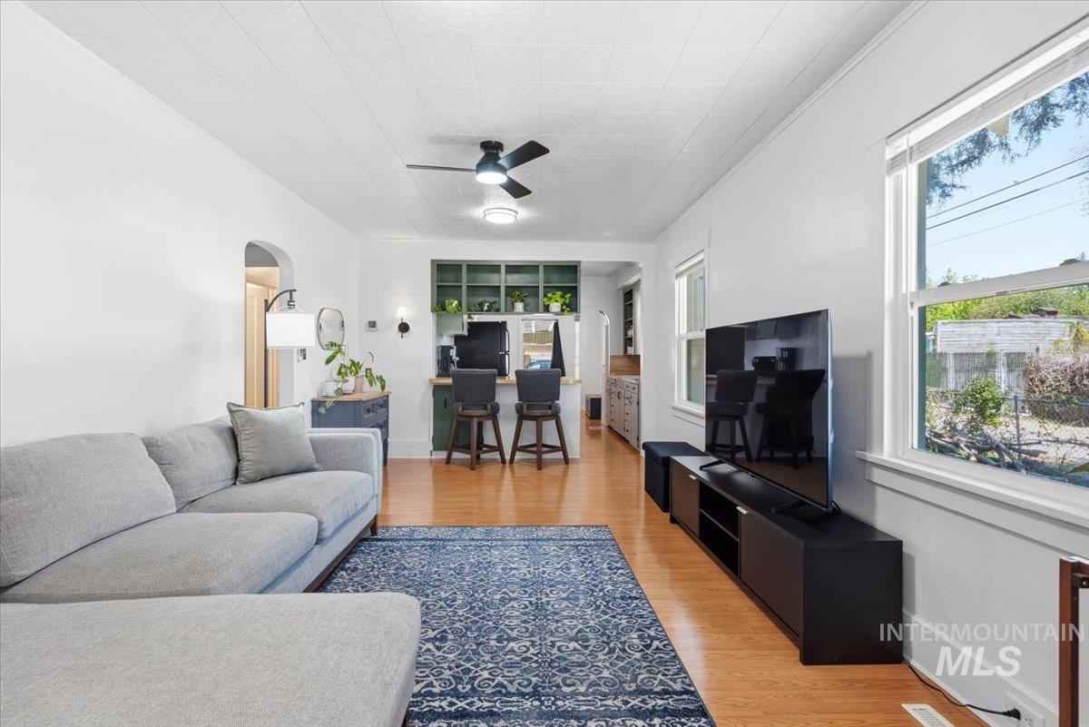 512 7th Street S, Nampa, Idaho 83651, 2 Bedrooms, 2 Bathrooms, Residential For Sale, Price $325,000, 98984105