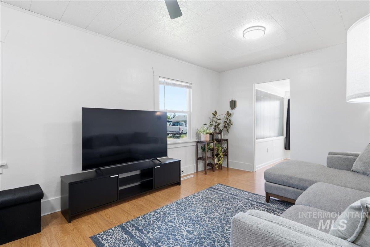 512 7th Street S, Nampa, Idaho 83651, 2 Bedrooms, 2 Bathrooms, Residential For Sale, Price $325,000, 98984105