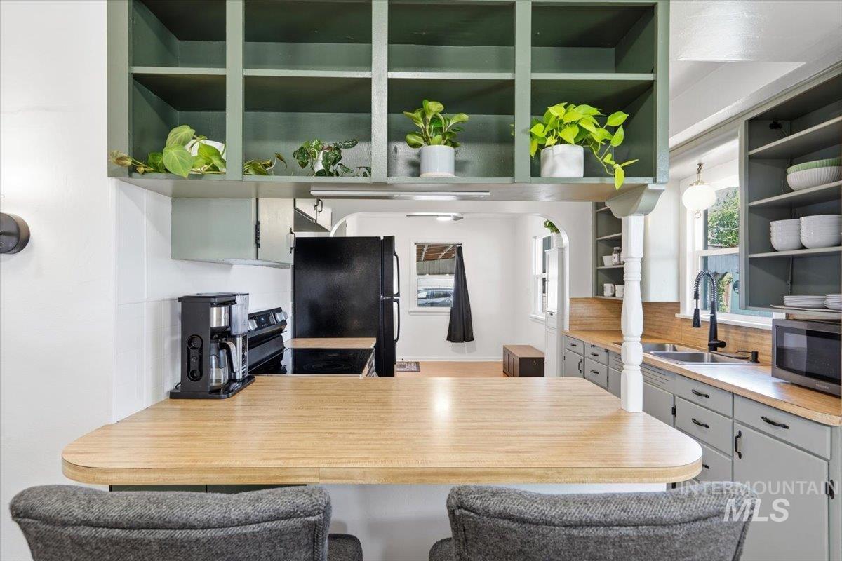 512 7th Street S, Nampa, Idaho 83651, 2 Bedrooms, 2 Bathrooms, Residential For Sale, Price $325,000, 98984105