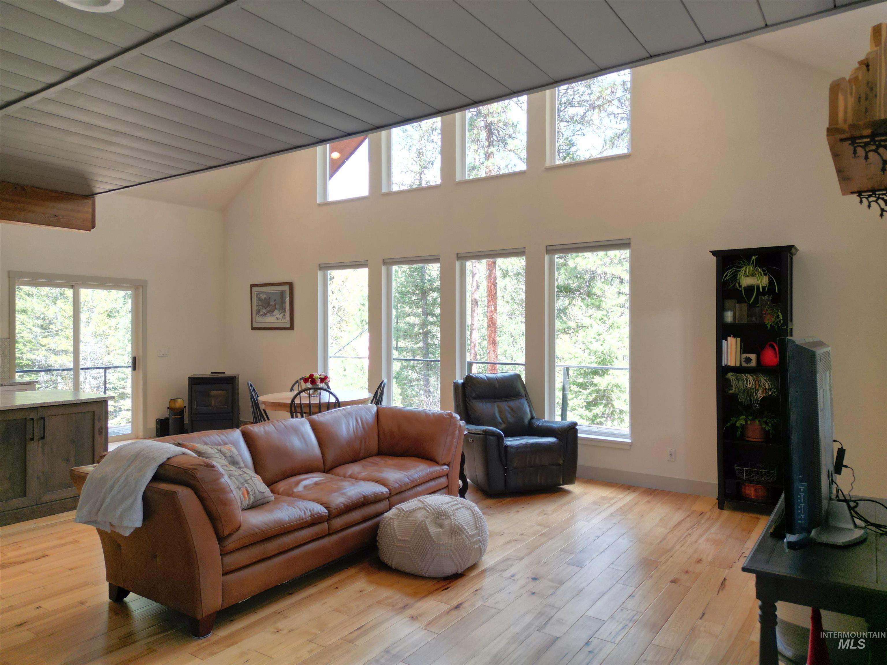 60 Star View Dr., Garden Valley, Idaho 83622, 3 Bedrooms, 2 Bathrooms, Residential For Sale, Price $699,900, 98984109