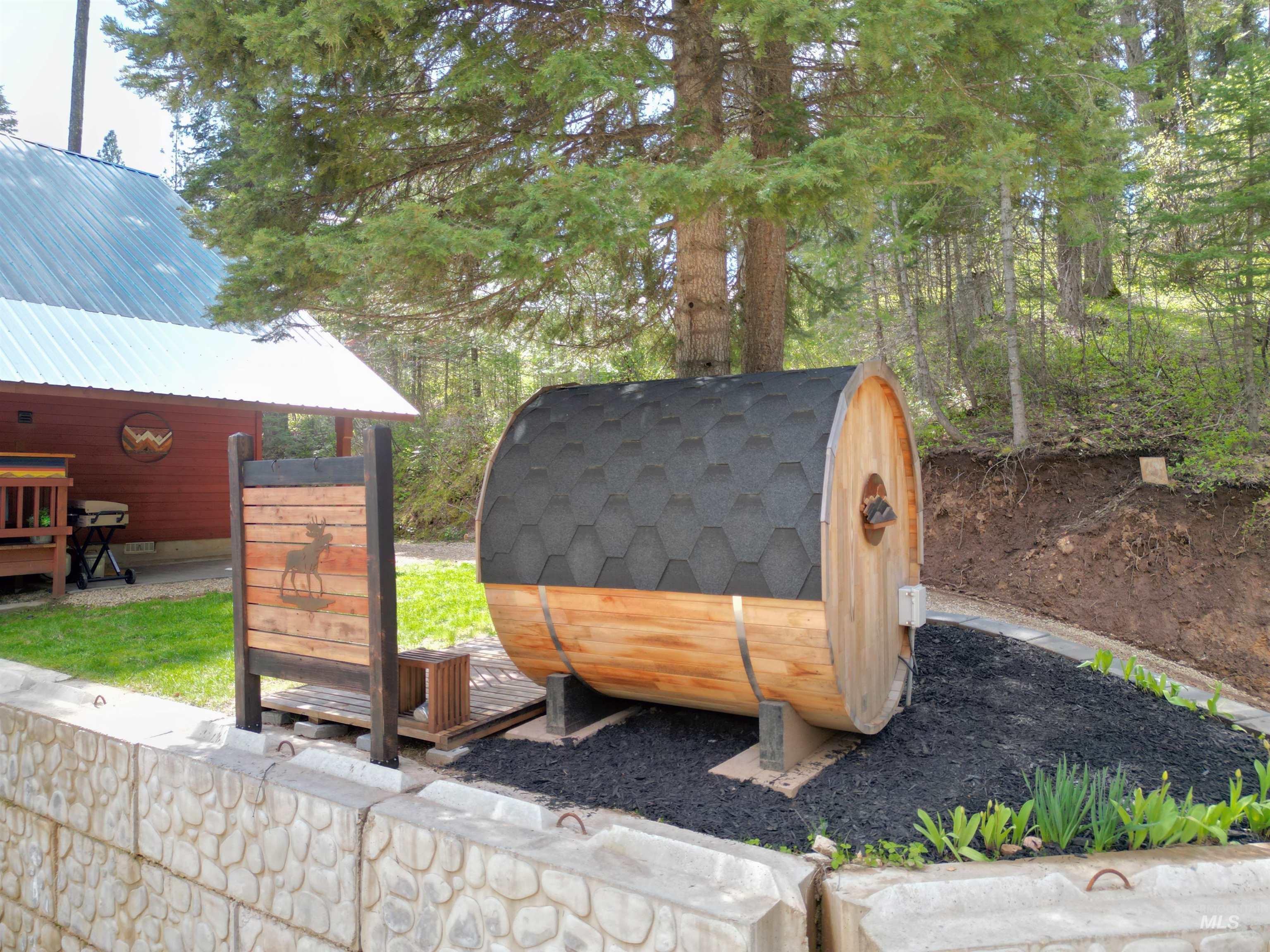 60 Star View Dr., Garden Valley, Idaho 83622, 3 Bedrooms, 2 Bathrooms, Residential For Sale, Price $699,900, 98984109