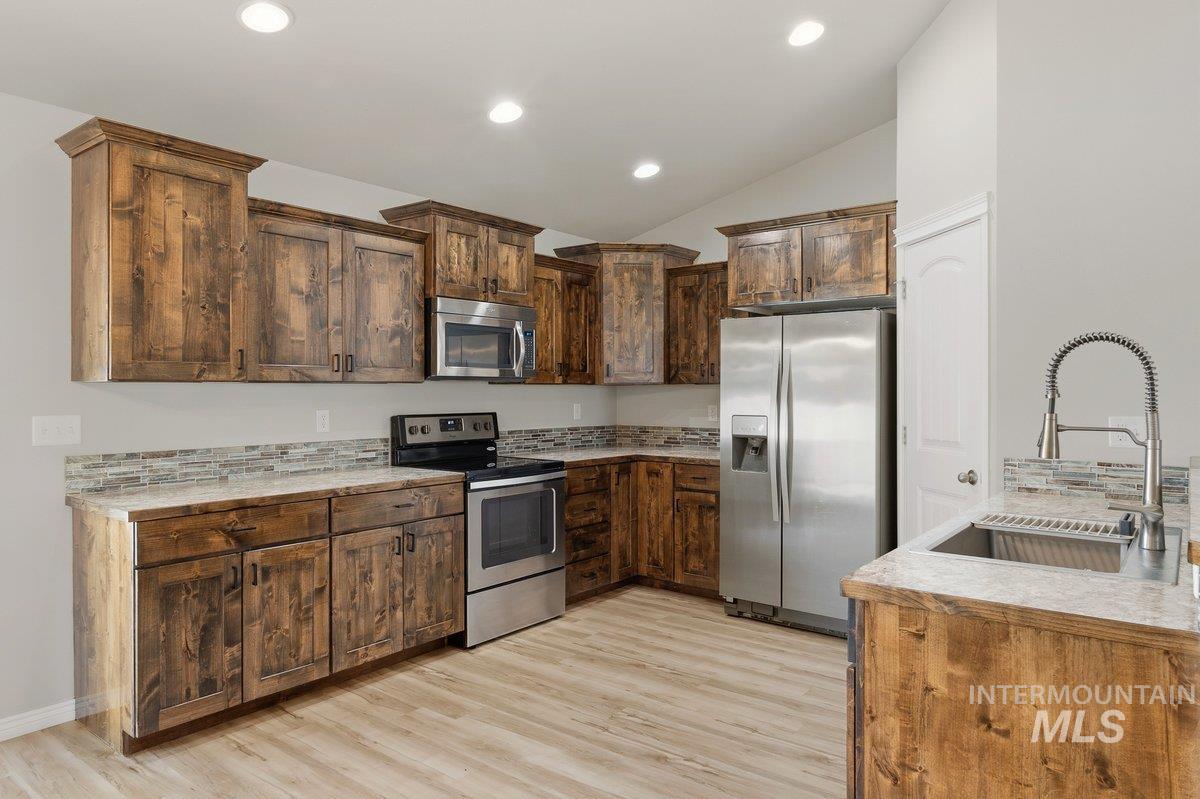 1204 5Th Ave E, Jerome, Idaho 83338-5116, 4 Bedrooms, 2 Bathrooms, Residential For Sale, Price $433,000, 98984117