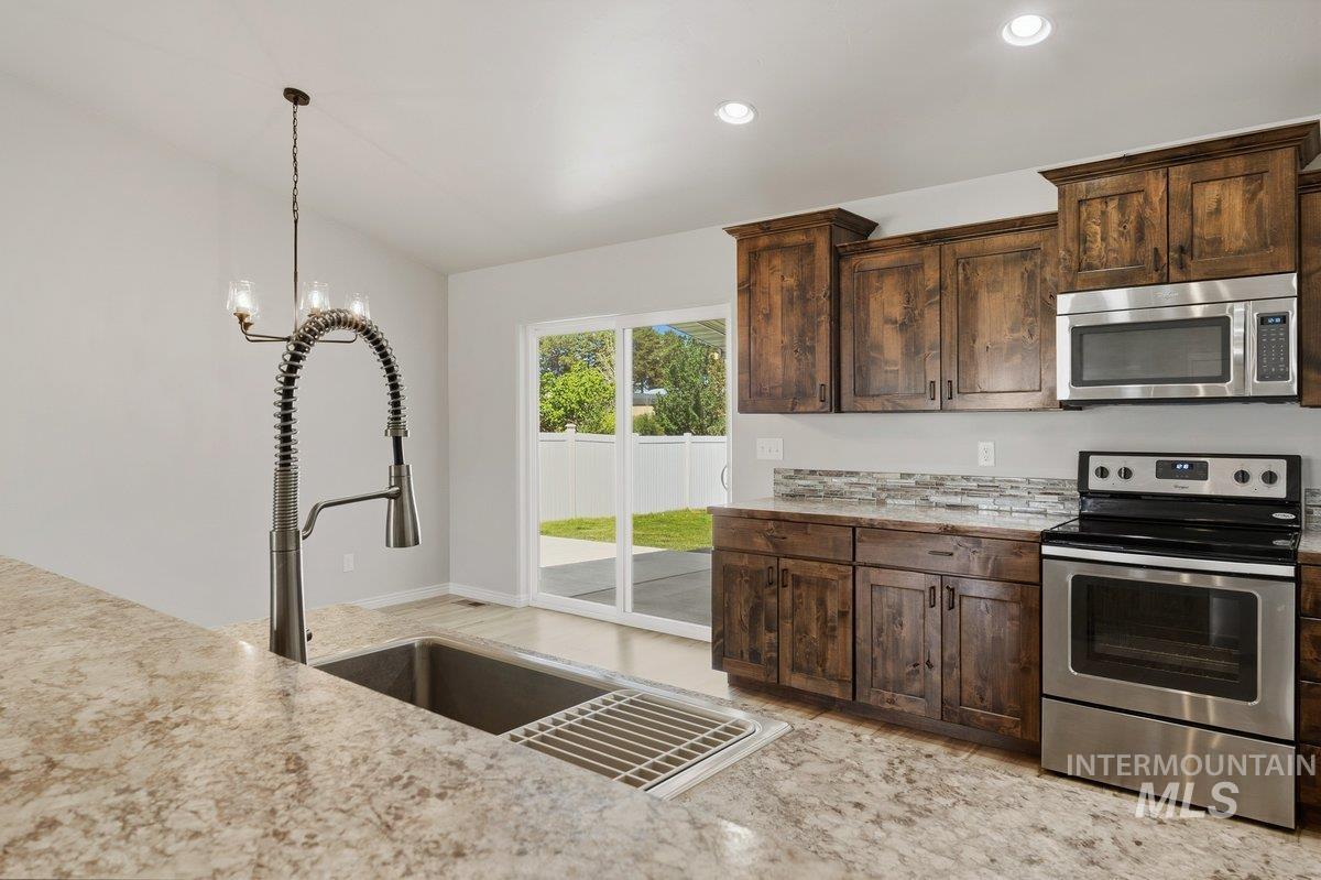 1204 5Th Ave E, Jerome, Idaho 83338-5116, 4 Bedrooms, 2 Bathrooms, Residential For Sale, Price $433,000, 98984117