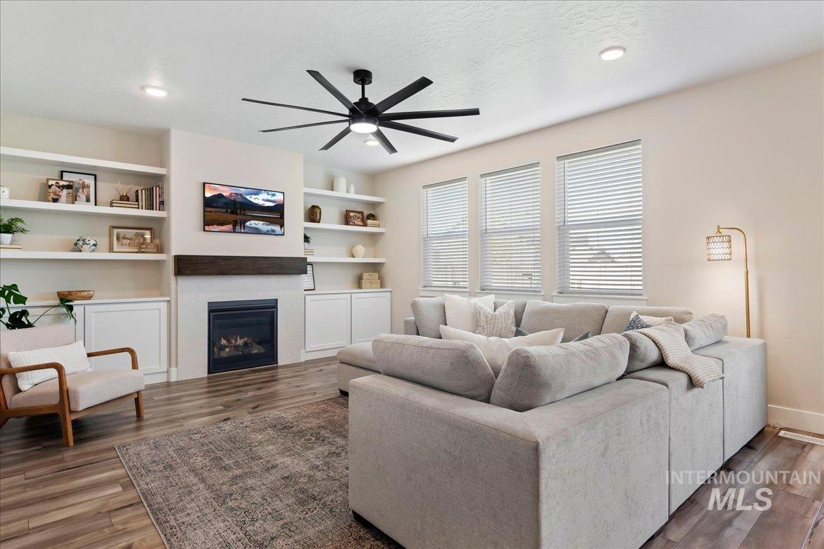 11240 Spring Falls Drive, Caldwell, Idaho 83605, 4 Bedrooms, 3 Bathrooms, Residential For Sale, Price $499,500,MLS 98984118