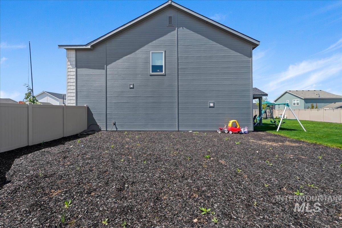 11240 Spring Falls Drive, Caldwell, Idaho 83605, 4 Bedrooms, 3 Bathrooms, Residential For Sale, Price $499,500,MLS 98984118