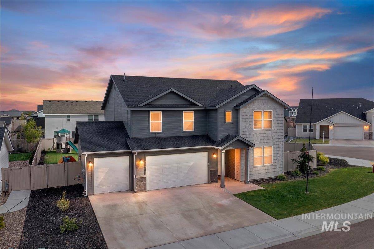 11240 Spring Falls Drive, Caldwell, Idaho 83605, 4 Bedrooms, 3 Bathrooms, Residential For Sale, Price $499,500,MLS 98984118