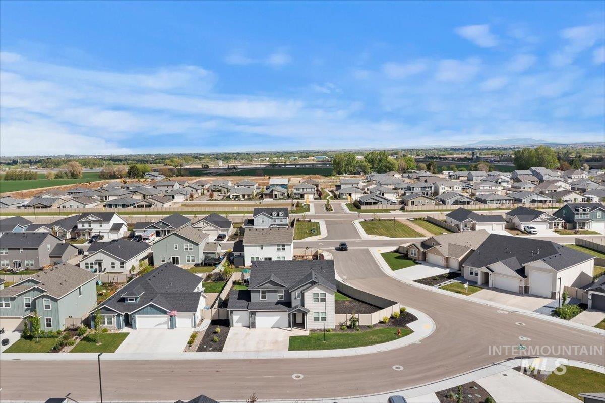 11240 Spring Falls Drive, Caldwell, Idaho 83605, 4 Bedrooms, 3 Bathrooms, Residential For Sale, Price $499,500,MLS 98984118