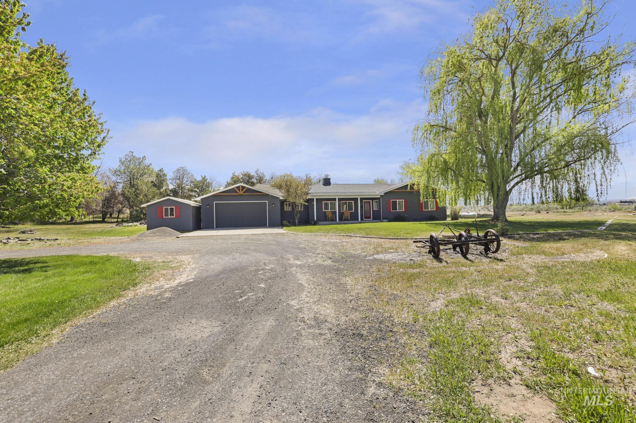 2726 S. 850 E., Hagerman, Idaho 83332, 3 Bedrooms, 2.5 Bathrooms, Residential For Sale, Price $999,500,MLS 98984123