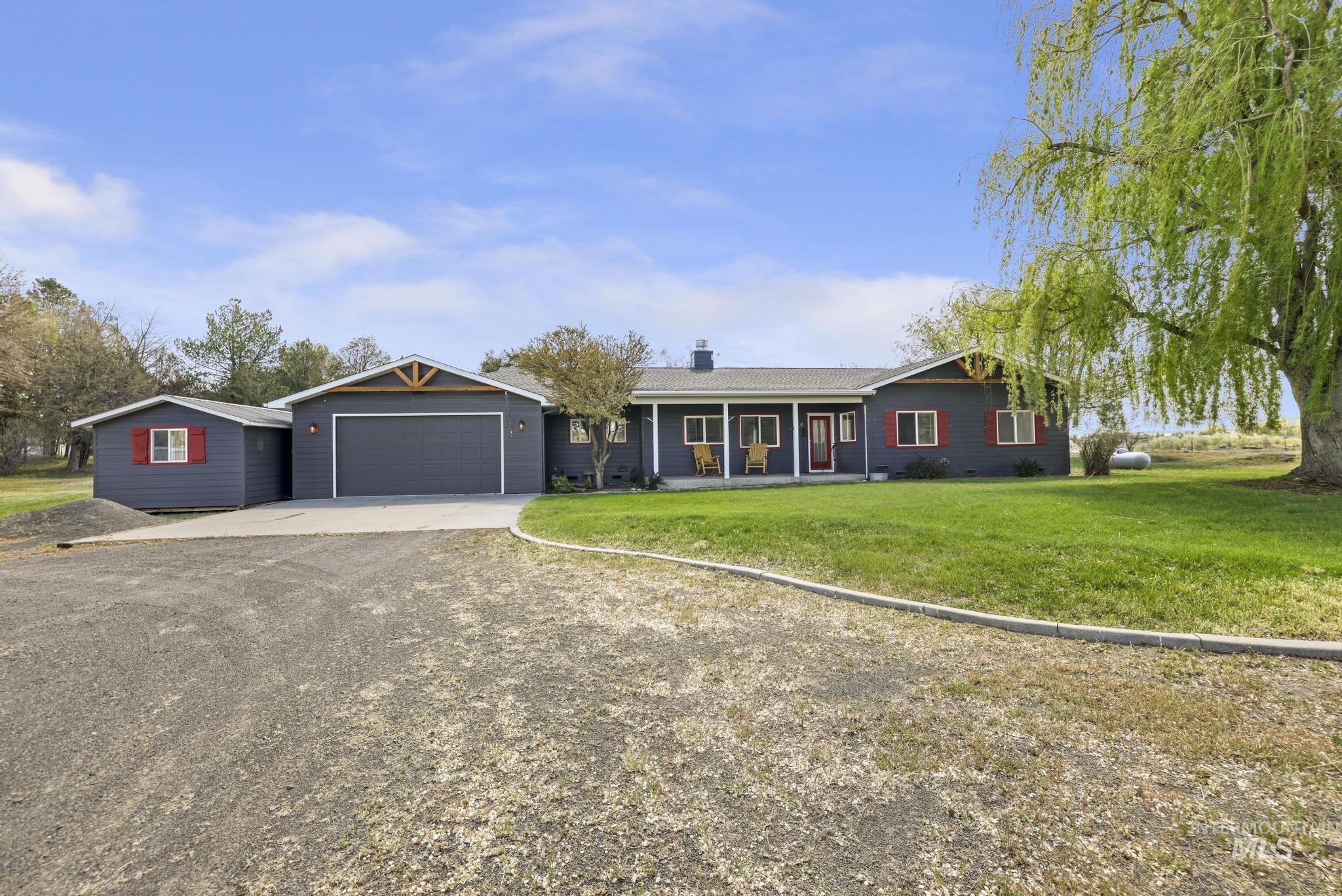 2726 S. 850 E., Hagerman, Idaho 83332, 2 Bedrooms, 2.5 Bathrooms, Residential For Sale, Price $999,500,MLS 98984123