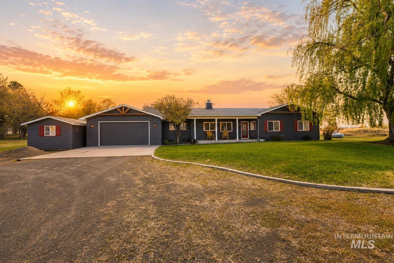 2726 S. 850 E., Hagerman, Idaho 83332, 3 Bedrooms, 2.5 Bathrooms, Residential For Sale, Price $999,500,MLS 98984123