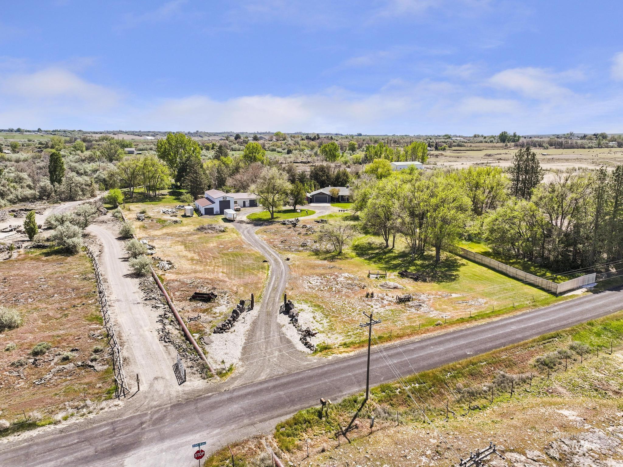 2726 S. 850 E., Hagerman, Idaho 83332, 2 Bedrooms, 2.5 Bathrooms, Residential For Sale, Price $999,500,MLS 98984123