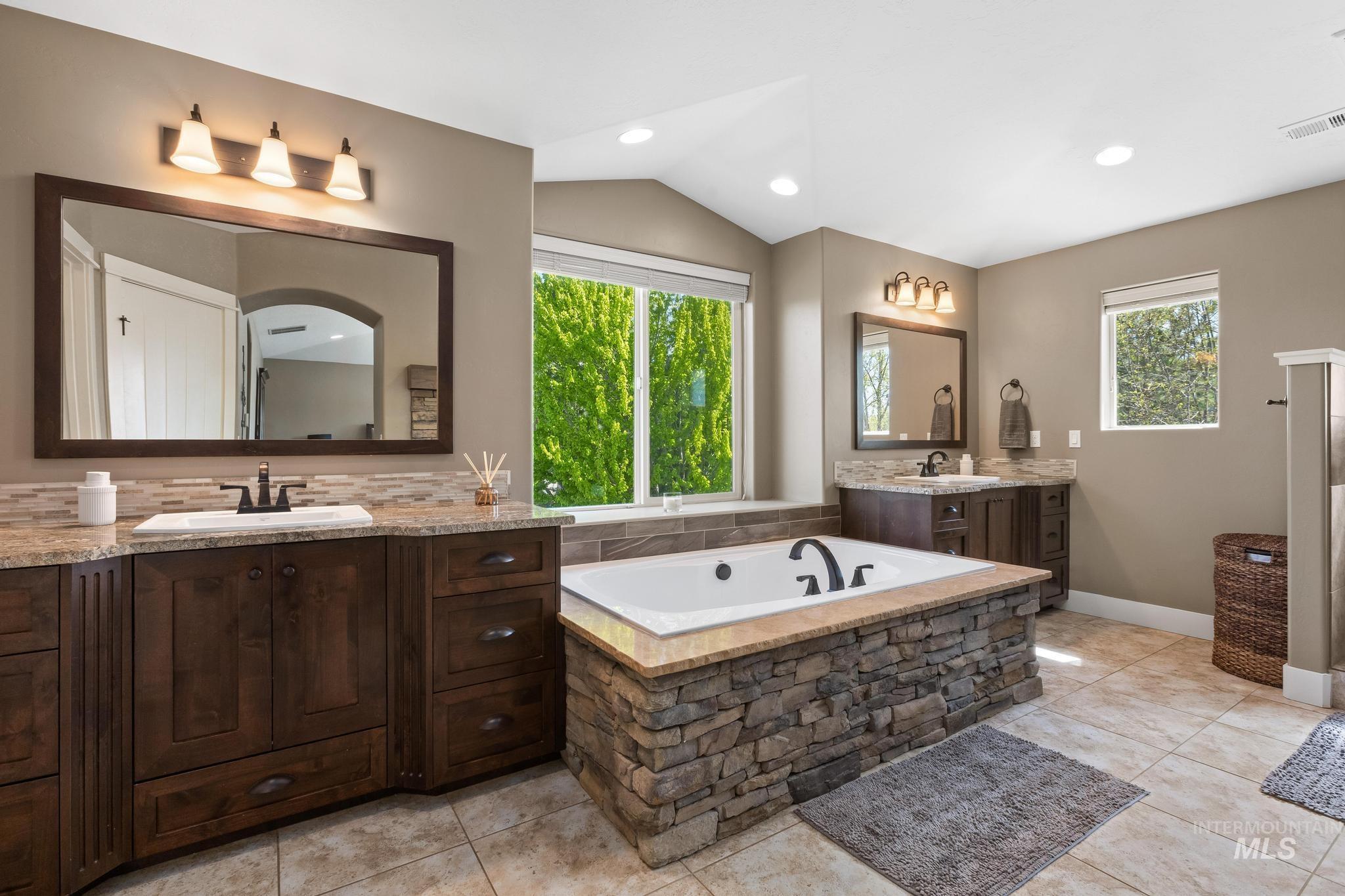 5804 N Saguaro Hills Place, Meridian, Idaho 83646, 3 Bedrooms, 2.5 Bathrooms, Residential For Sale, Price $799,990,MLS 98984124
