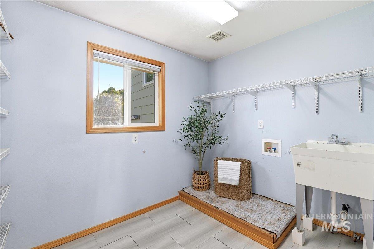11842 W Tioga St, Boise, Idaho 83709, 5 Bedrooms, 4.5 Bathrooms, Residential For Sale, Price $700,000,MLS 98984126