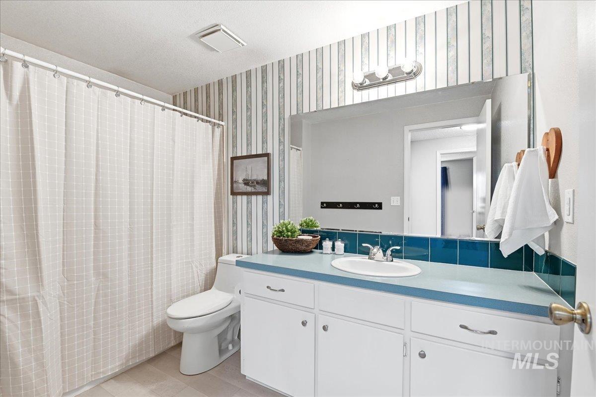 11842 W Tioga St, Boise, Idaho 83709, 5 Bedrooms, 4.5 Bathrooms, Residential For Sale, Price $700,000,MLS 98984126