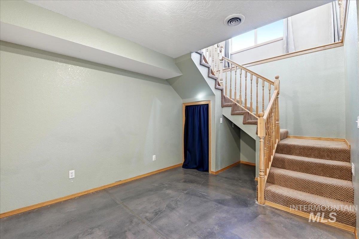 11842 W Tioga St, Boise, Idaho 83709, 5 Bedrooms, 4.5 Bathrooms, Residential For Sale, Price $700,000,MLS 98984126