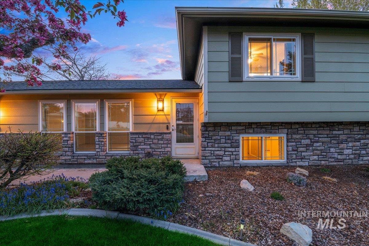 11842 W Tioga St, Boise, Idaho 83709, 5 Bedrooms, 4.5 Bathrooms, Residential For Sale, Price $700,000,MLS 98984126