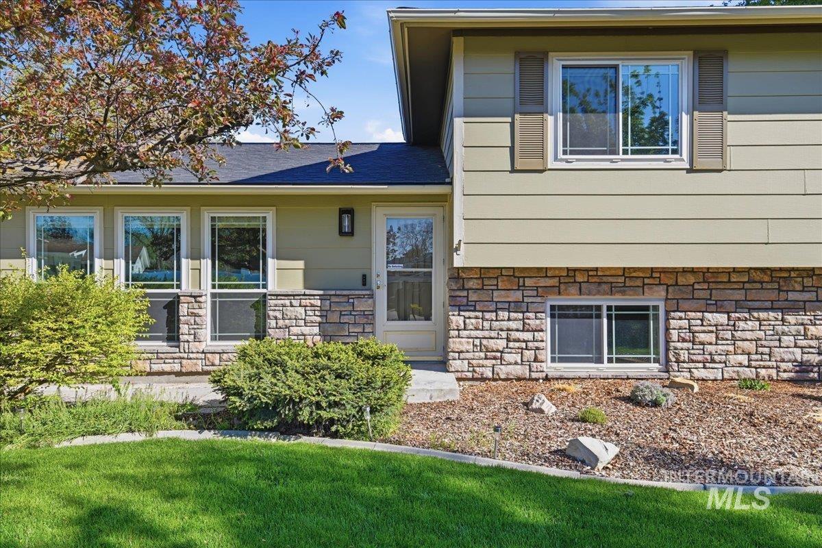 11842 W Tioga St, Boise, Idaho 83709, 5 Bedrooms, 4.5 Bathrooms, Residential For Sale, Price $700,000,MLS 98984126
