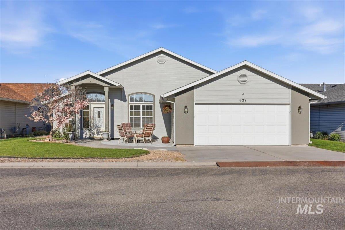 829 Bristol, Nampa, Idaho 83651, 3 Bedrooms, 2 Bathrooms, Residential For Sale, Price $339,900,MLS 98984127