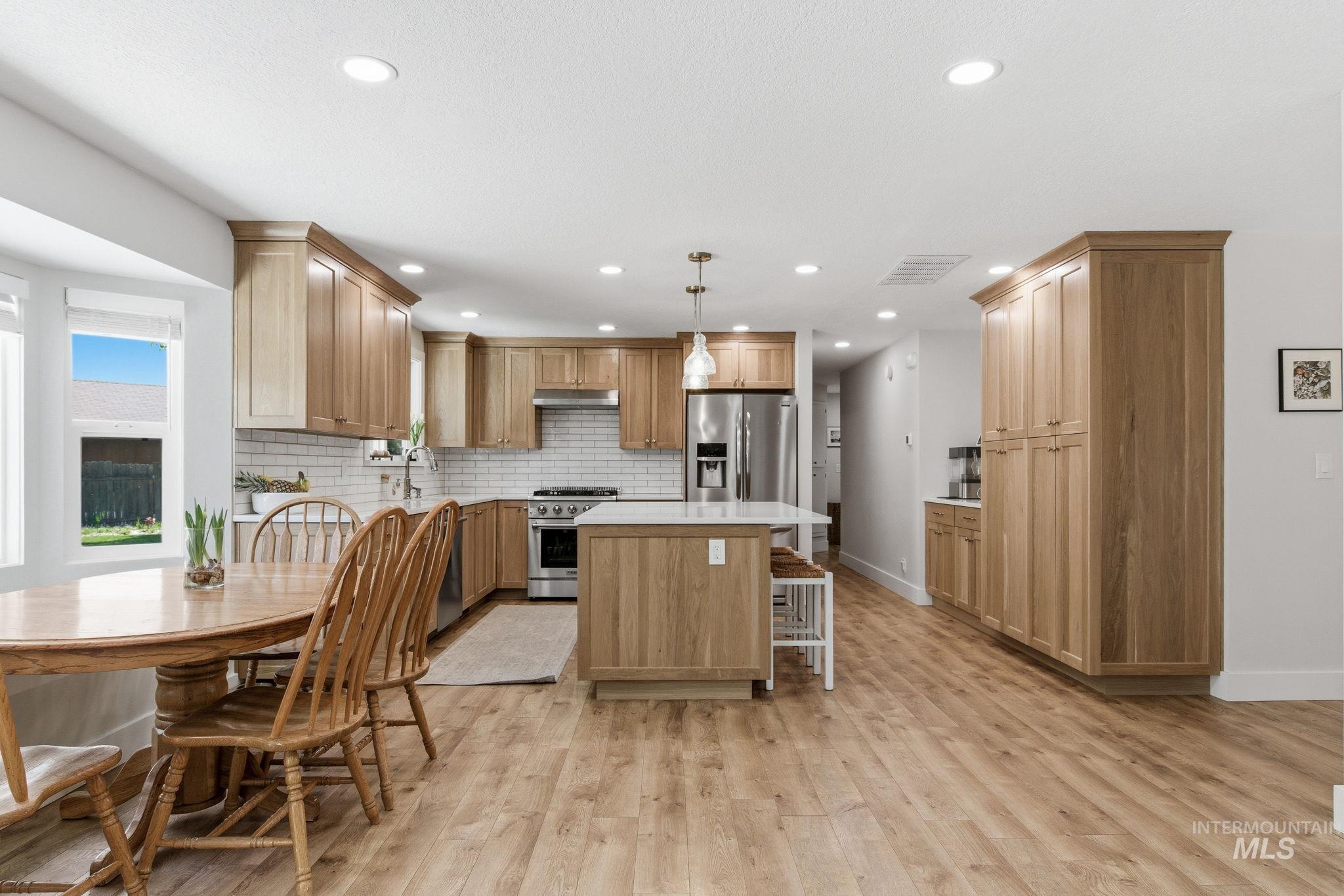 1380 W Cerramar Ct., Eagle, Idaho 83616, 3 Bedrooms, 2 Bathrooms, Residential For Sale, Price $557,000,MLS 98984130