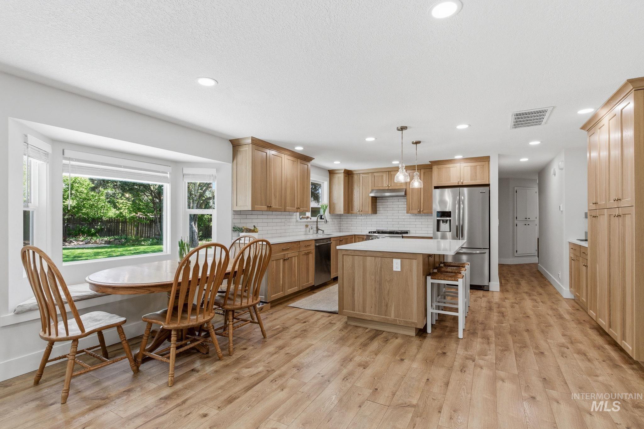 1380 W Cerramar Ct., Eagle, Idaho 83616, 3 Bedrooms, 2 Bathrooms, Residential For Sale, Price $557,000,MLS 98984130