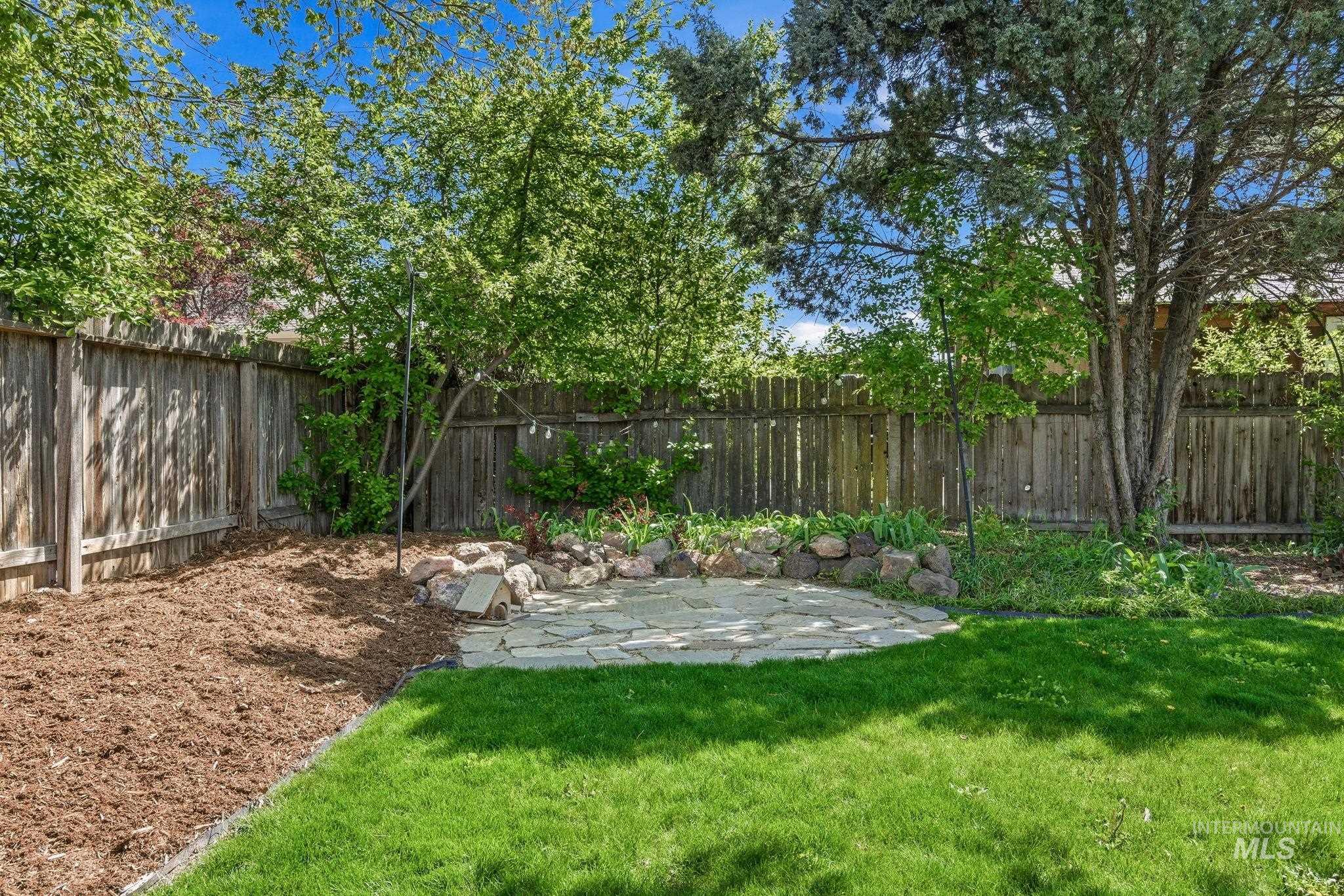 1380 W Cerramar Ct., Eagle, Idaho 83616, 3 Bedrooms, 2 Bathrooms, Residential For Sale, Price $557,000,MLS 98984130