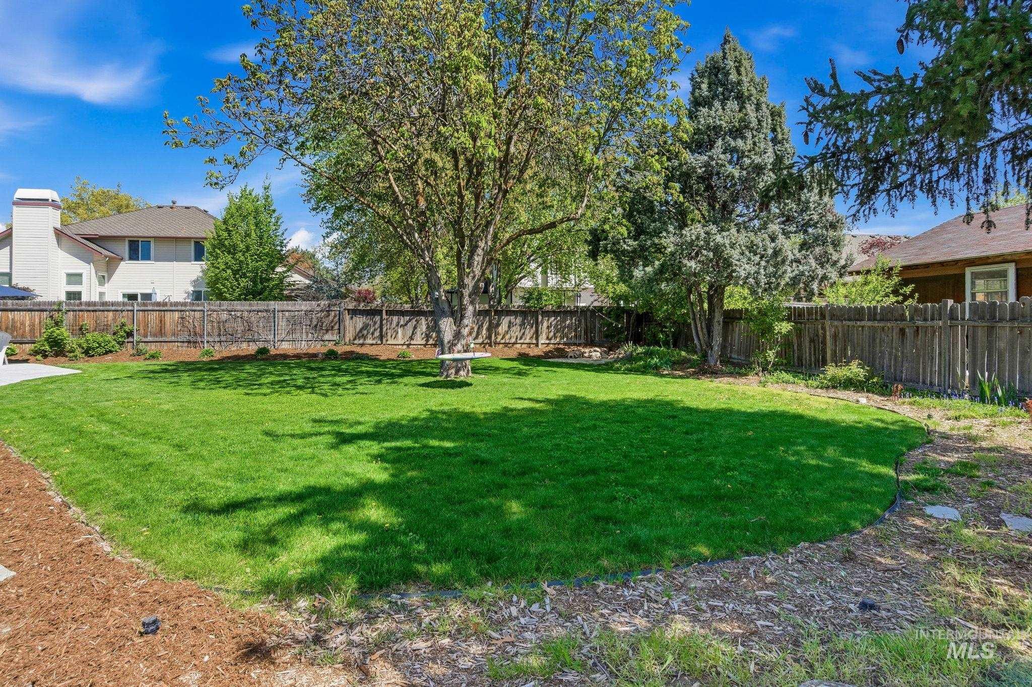 1380 W Cerramar Ct., Eagle, Idaho 83616, 3 Bedrooms, 2 Bathrooms, Residential For Sale, Price $557,000,MLS 98984130