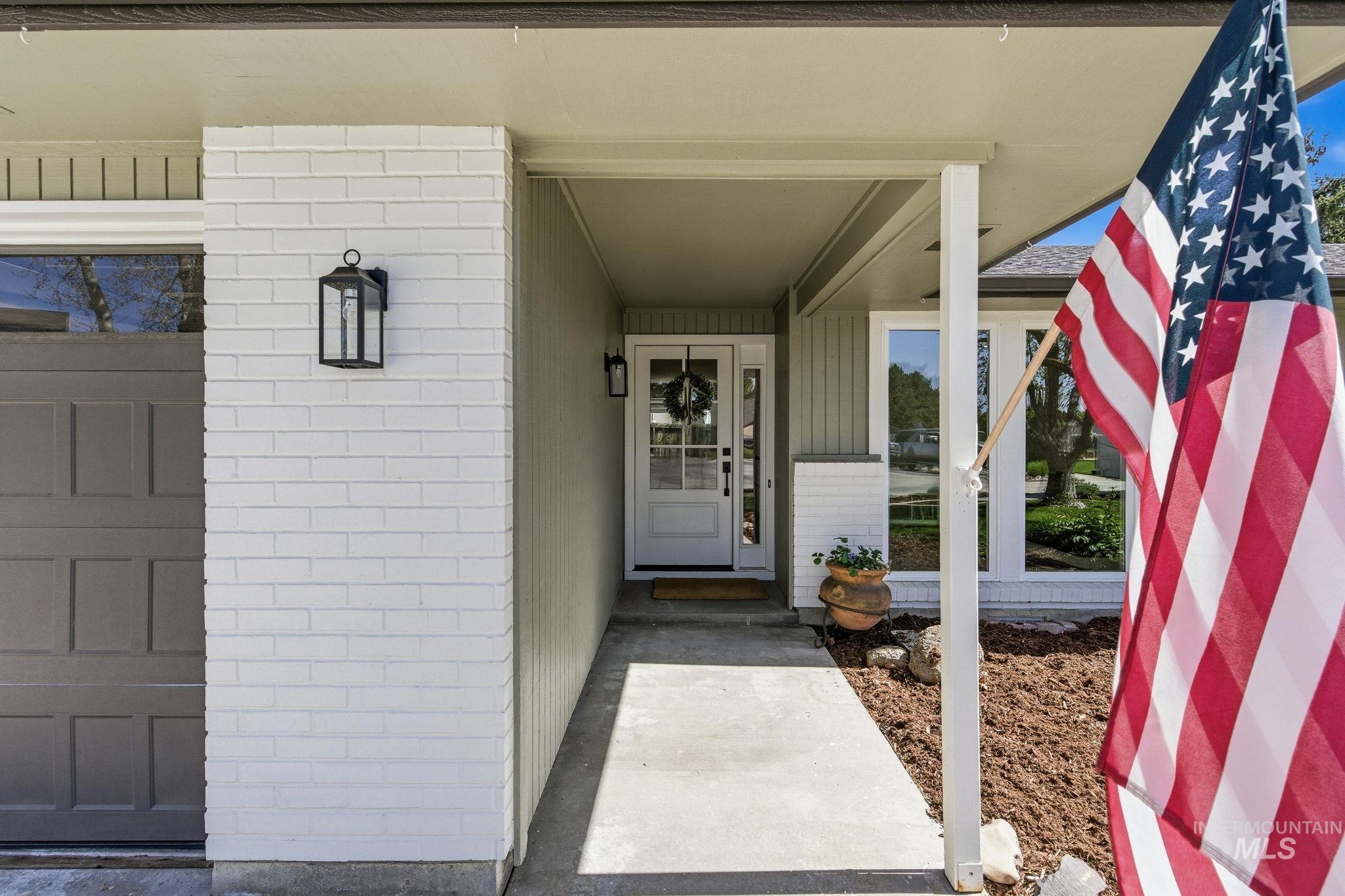 1380 W Cerramar Ct., Eagle, Idaho 83616, 3 Bedrooms, 2 Bathrooms, Residential For Sale, Price $557,000,MLS 98984130