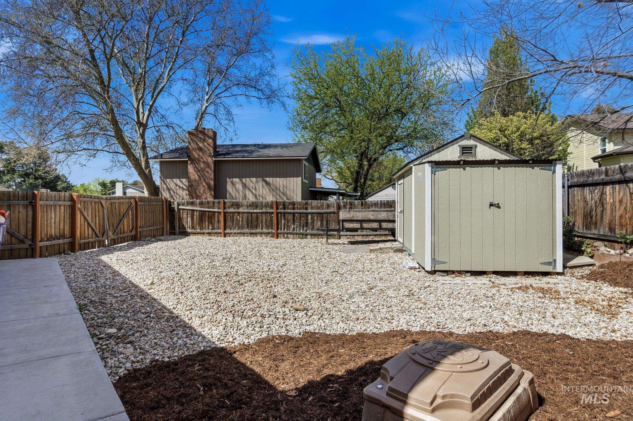 1380 W Cerramar Ct., Eagle, Idaho 83616, 3 Bedrooms, 2 Bathrooms, Residential For Sale, Price $557,000,MLS 98984130