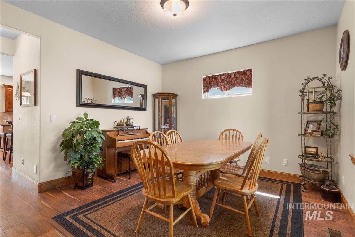 4154 N Tipton Ave., Meridian, Idaho 83646, 5 Bedrooms, 3.5 Bathrooms, Residential For Sale, Price $700,000,MLS 98984131
