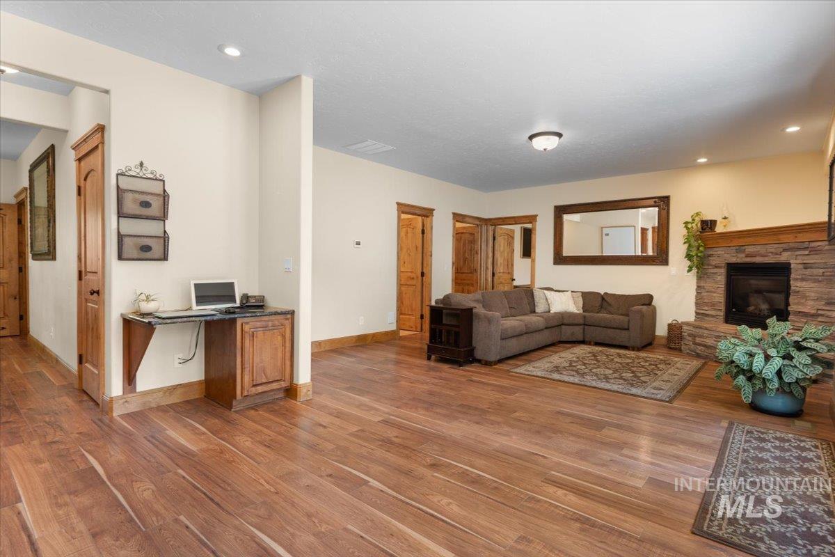 4154 N Tipton Ave., Meridian, Idaho 83646, 5 Bedrooms, 3.5 Bathrooms, Residential For Sale, Price $700,000,MLS 98984131