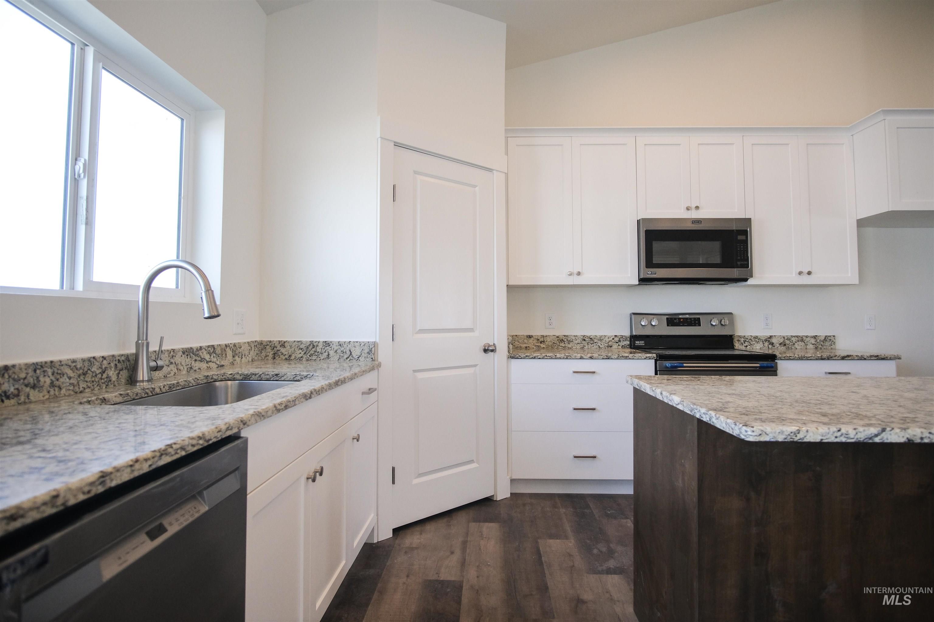 2431 Dorchester Avenue, Burley, Idaho 83318, 4 Bedrooms, 2 Bathrooms, Residential For Sale, Price $399,000, 98984132