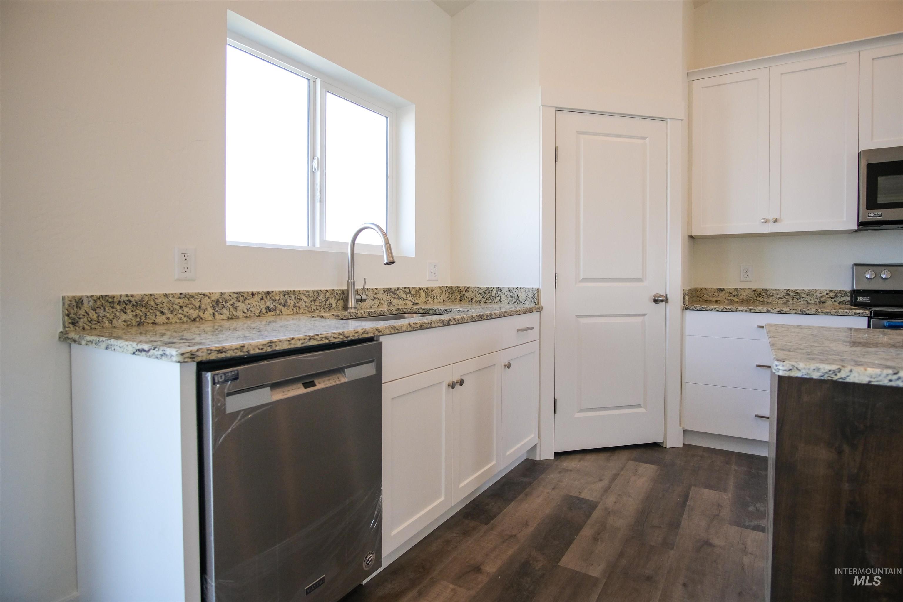 2431 Dorchester Avenue, Burley, Idaho 83318, 4 Bedrooms, 2 Bathrooms, Residential For Sale, Price $399,000, 98984132