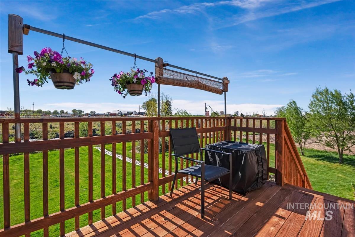 2281 N Thistle Dr, Kuna, Idaho 83634, 5 Bedrooms, 3 Bathrooms, Residential For Sale, Price $579,000, 98984135