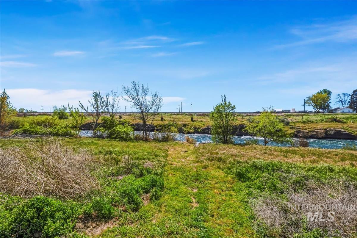 2281 N Thistle Dr, Kuna, Idaho 83634, 5 Bedrooms, 3 Bathrooms, Residential For Sale, Price $589,000,MLS 98984135