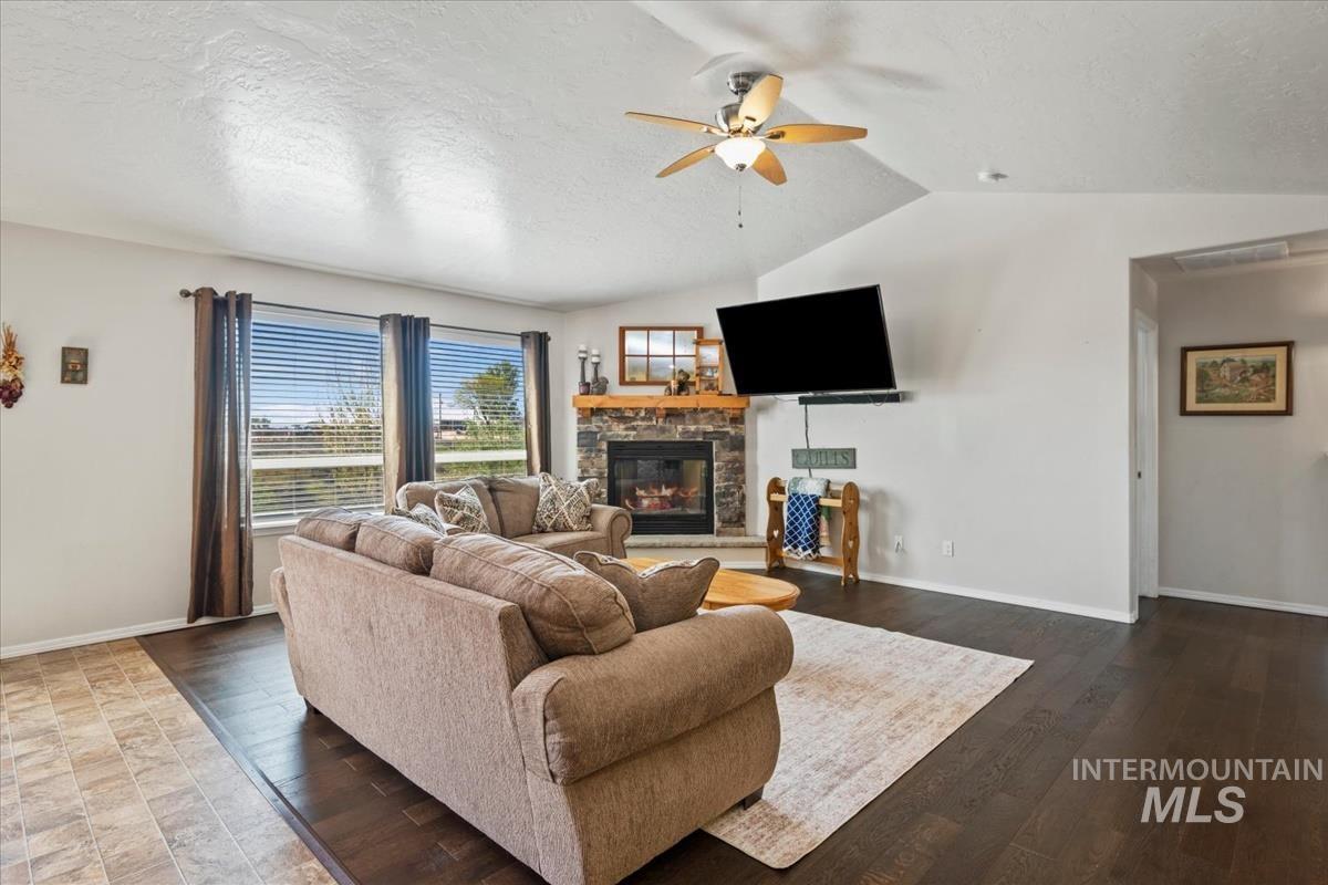 2281 N Thistle Dr, Kuna, Idaho 83634, 5 Bedrooms, 3 Bathrooms, Residential For Sale, Price $579,000, 98984135