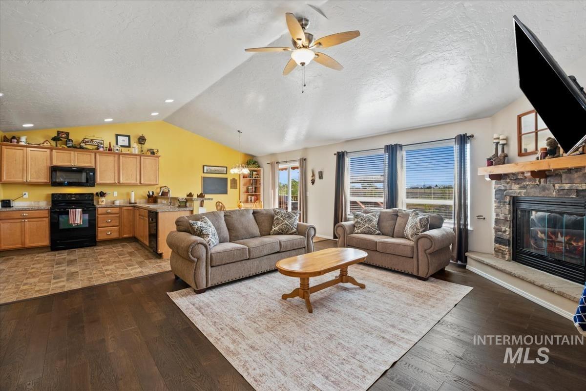 2281 N Thistle Dr, Kuna, Idaho 83634, 5 Bedrooms, 3 Bathrooms, Residential For Sale, Price $579,000, 98984135
