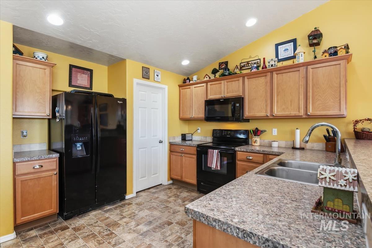2281 N Thistle Dr, Kuna, Idaho 83634, 5 Bedrooms, 3 Bathrooms, Residential For Sale, Price $579,000, 98984135