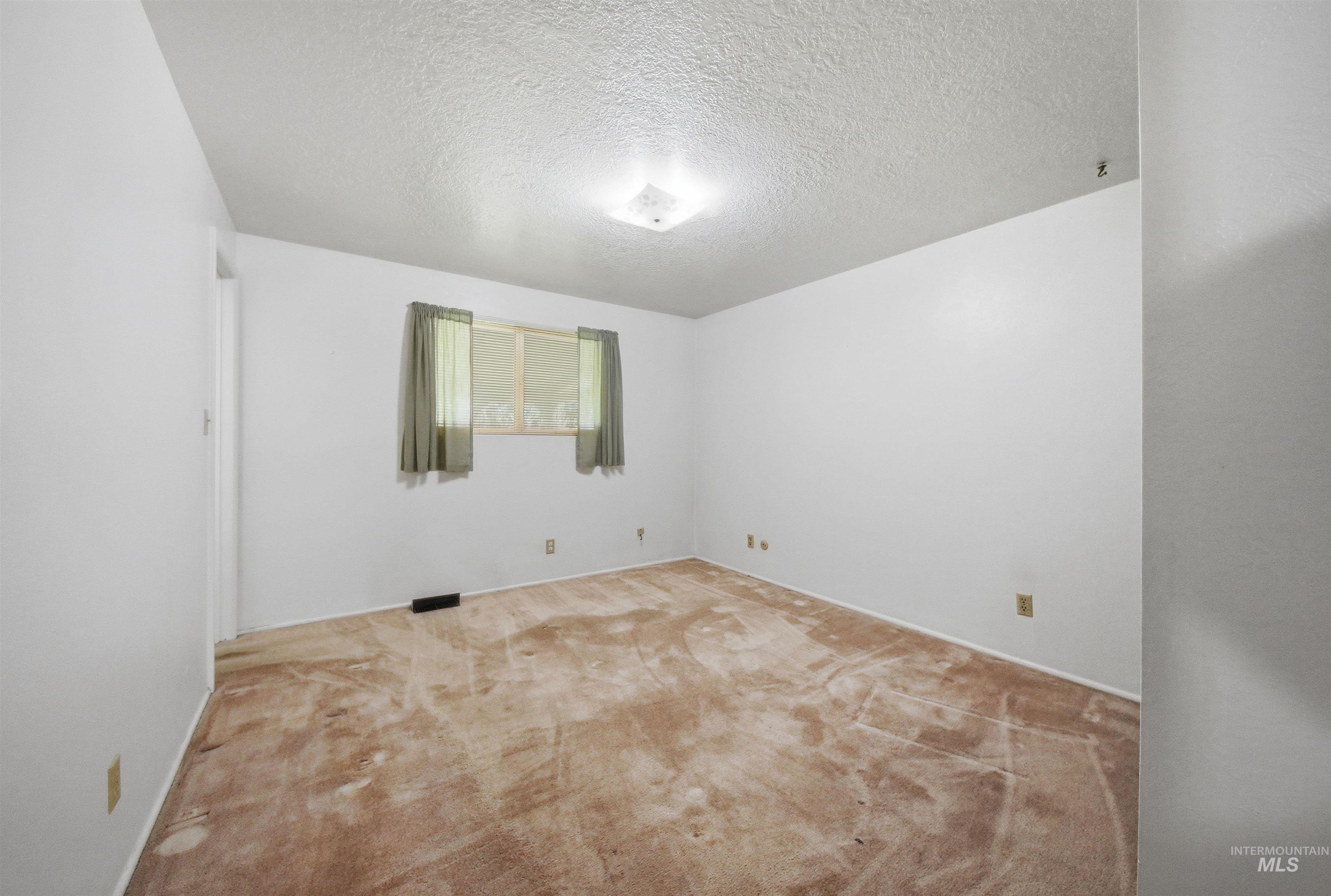 3417 N Kelly Way, Boise, Idaho 83704, 4 Bedrooms, 2 Bathrooms, Residential For Sale, Price $680,000,MLS 98984138