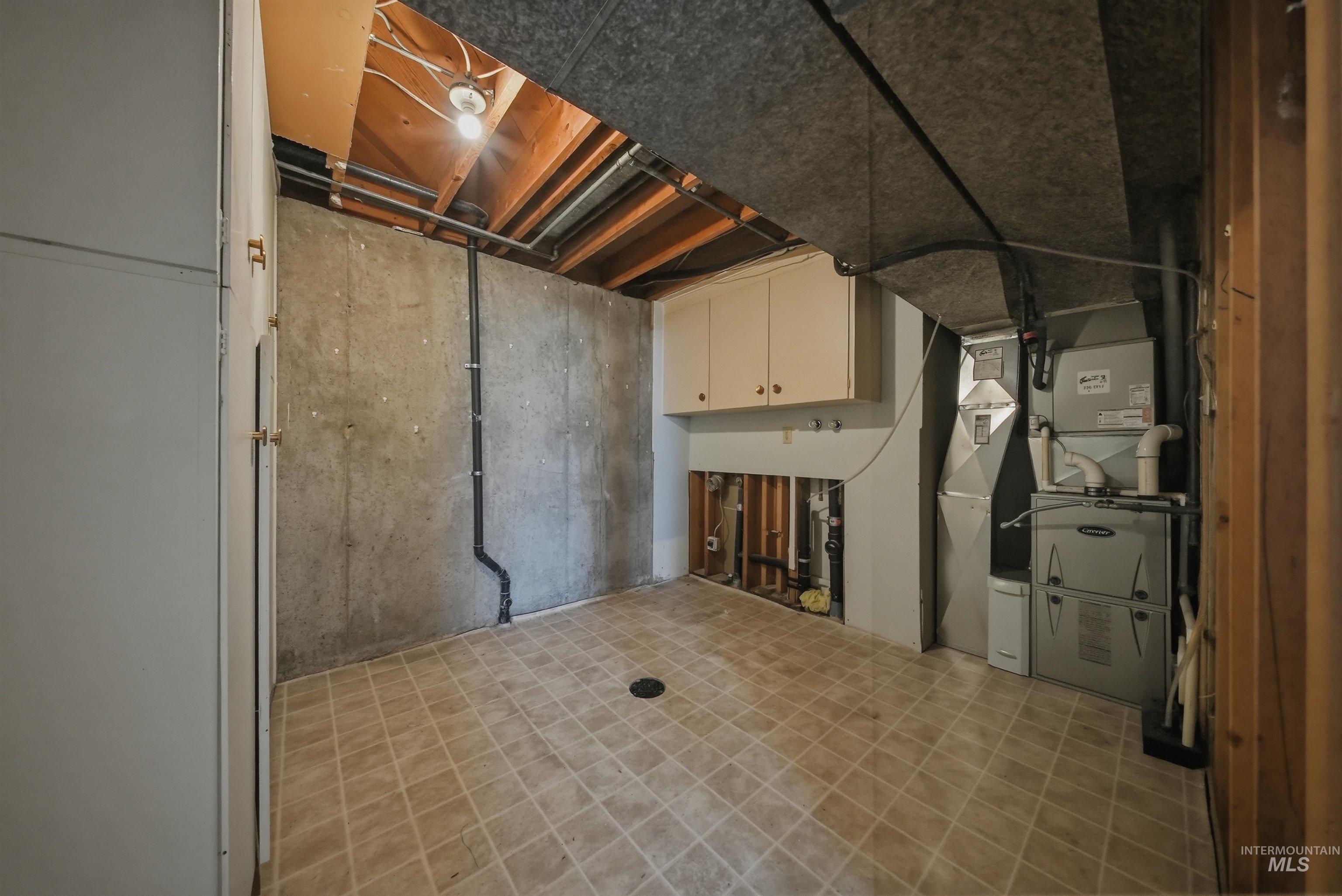 3417 N Kelly Way, Boise, Idaho 83704, 4 Bedrooms, 2 Bathrooms, Residential For Sale, Price $680,000,MLS 98984138