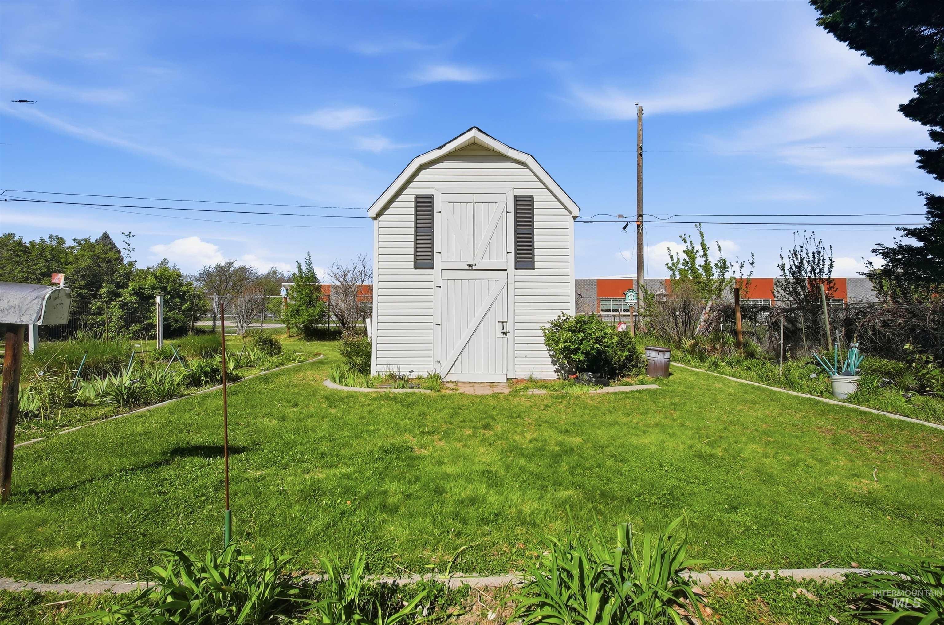 3417 N Kelly Way, Boise, Idaho 83704, 4 Bedrooms, 2 Bathrooms, Residential For Sale, Price $680,000,MLS 98984138