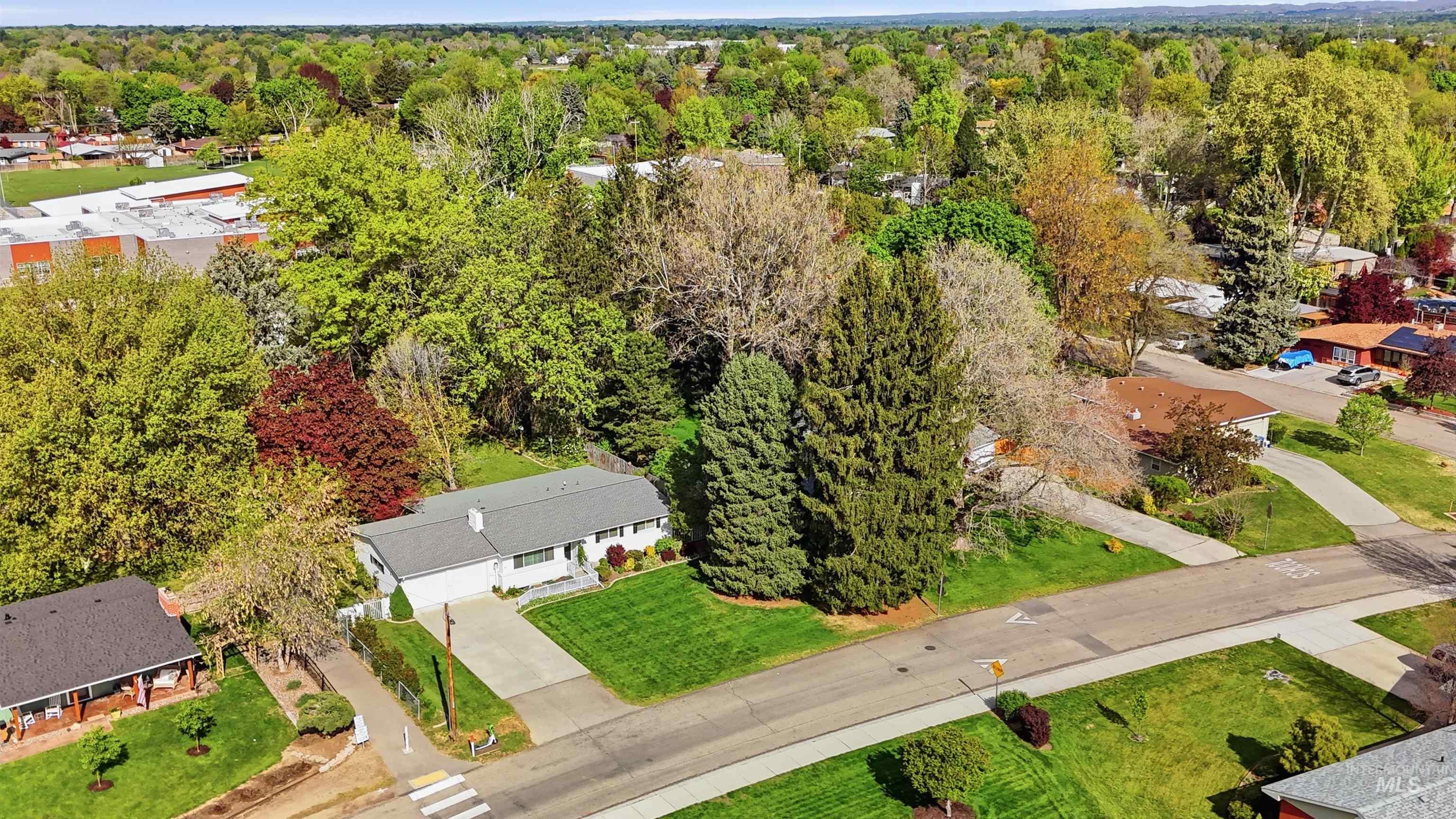 3417 N Kelly Way, Boise, Idaho 83704, 4 Bedrooms, 2 Bathrooms, Residential For Sale, Price $680,000,MLS 98984138